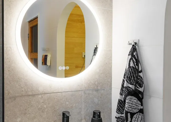 The Luna Lounge, With Sauna